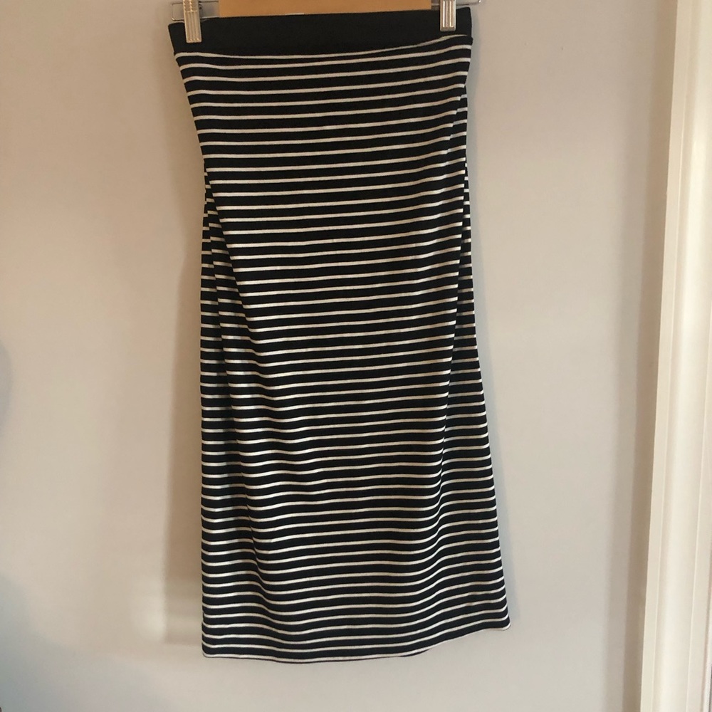 Old Navy black & white stripped skirt large